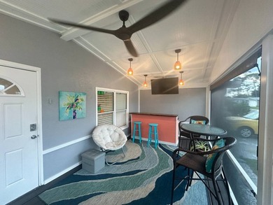 Well cared for 2 bedroom, 2 bathroom Barrington home. The front - photo 2