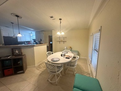 Well cared for 2 bedroom, 2 bathroom Barrington home. The front - photo 4