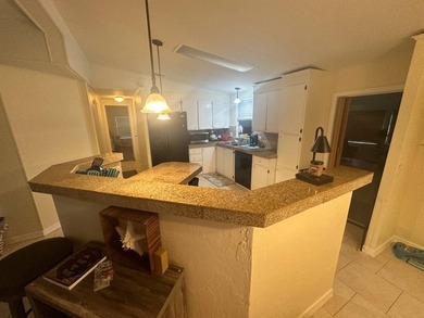 Well cared for 2 bedroom, 2 bathroom Barrington home. The front - photo 5
