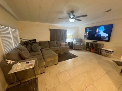 Well cared for 2 bedroom, 2 bathroom Barrington home. The front - photo 8