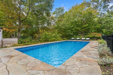 This exceptional Montauk retreat is masterfully designed for - photo 4