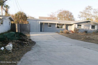 No HOA! Enjoy a light and bright interior with a fully fenced - photo 1