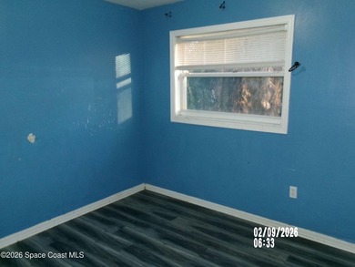 No HOA! Enjoy a light and bright interior with a fully fenced - photo 7