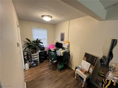 Move-in ready condo in the heart of Euclid! Conveniently located - photo 3