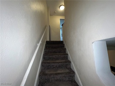 Move-in ready condo in the heart of Euclid! Conveniently located - photo 5
