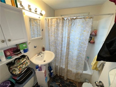 Move-in ready condo in the heart of Euclid! Conveniently located - photo 8
