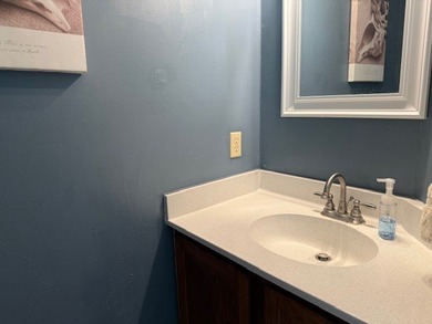 Cute 1 bedroom 1 bath unit. Bedroom and full bath upstairs. Half - photo 5