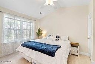 Like-new, beautifully furnished corner townhouse offering 3 - photo 11