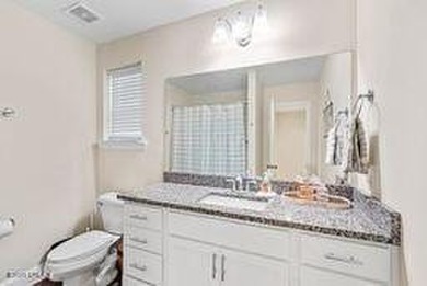 Like-new, beautifully furnished corner townhouse offering 3 - photo 12