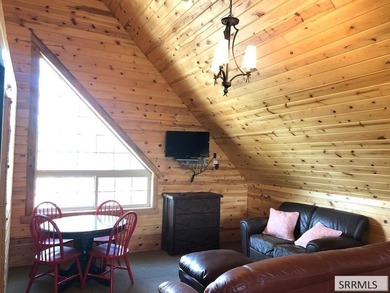 Beautiful cabin located near the Island Park Golf Course! With - photo 12