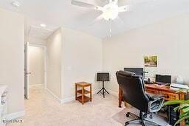 Like-new, beautifully furnished corner townhouse offering 3 - photo 14