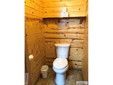 Beautiful cabin located near the Island Park Golf Course! With - photo 14