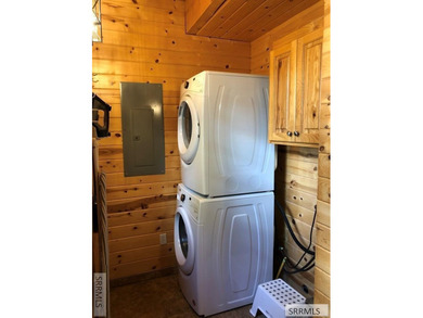 Beautiful cabin located near the Island Park Golf Course! With - photo 15
