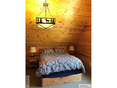 Beautiful cabin located near the Island Park Golf Course! With - photo 16