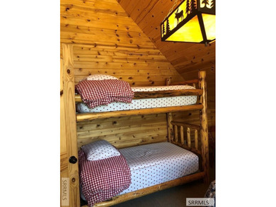 Beautiful cabin located near the Island Park Golf Course! With - photo 17