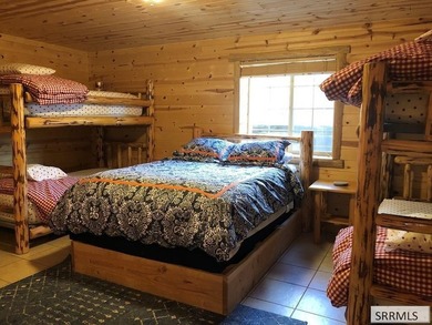 Beautiful cabin located near the Island Park Golf Course! With - photo 19