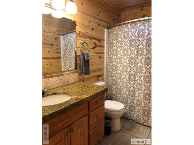 Beautiful cabin located near the Island Park Golf Course! With - photo 21