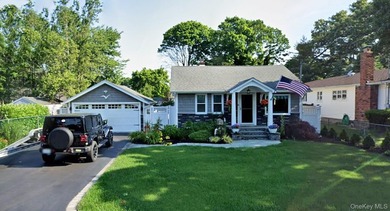(private lake, pond, coastal) Home For Sale in Sayville New York