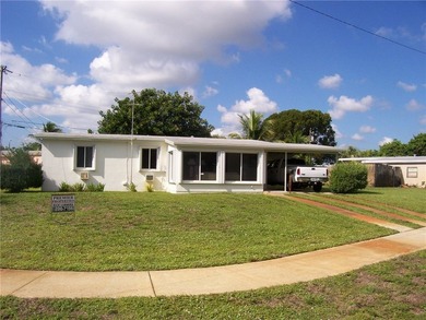Free standing on a large corner lot commercial building - photo 28