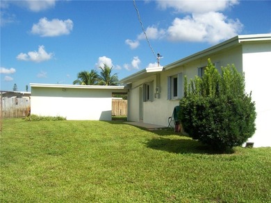 Free standing on a large corner lot commercial building - photo 29