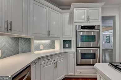 Welcome to this beautifully UPDATED and REMODELED 5-bedroom, 4 - photo 19