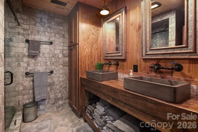 Stunning Fully Furnished Custom Lakefront Retreat with Luxury - photo 27