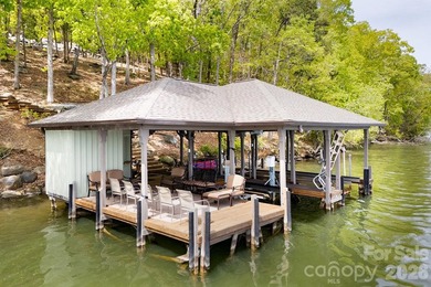 Stunning Fully Furnished Custom Lakefront Retreat with Luxury - photo 33