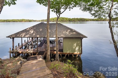 Stunning Fully Furnished Custom Lakefront Retreat with Luxury - photo 36