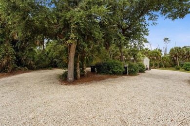 Custom-built home on 4 CLEARED LOTS with beautiful, manicured - photo 37