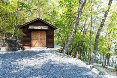 Stunning Fully Furnished Custom Lakefront Retreat with Luxury - photo 41