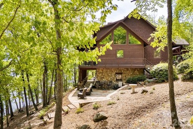 Stunning Fully Furnished Custom Lakefront Retreat with Luxury - photo 48