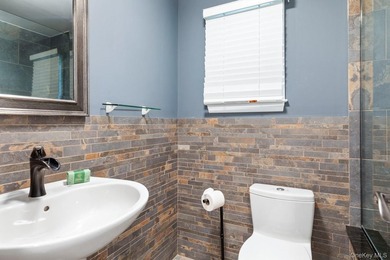 This warm and welcoming home offers a spacious layout with - photo 11