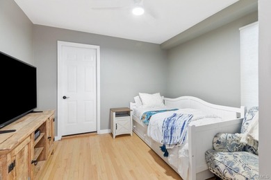 This warm and welcoming home offers a spacious layout with - photo 12