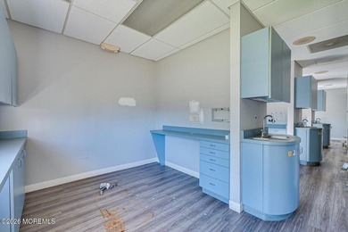 Previously was a well-established dental office in town for many - photo 12