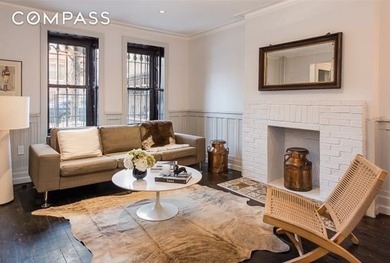 Welcome to 82 Chauncey Street, a beautifully restored Queen - photo 12