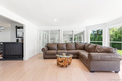 This warm and welcoming home offers a spacious layout with - photo 14