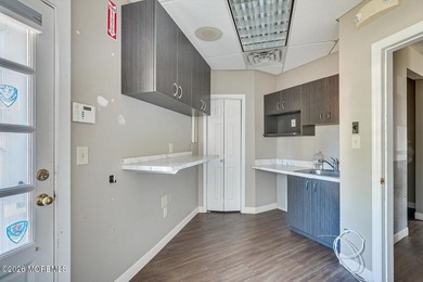Previously was a well-established dental office in town for many - photo 22