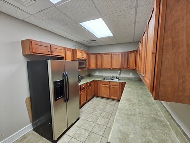 Welcome to Overlook on Lake Hartwell! This 3 bed, 3 bath - photo 22