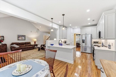 Beautifully maintained one-owner home in a quiet, established - photo 15