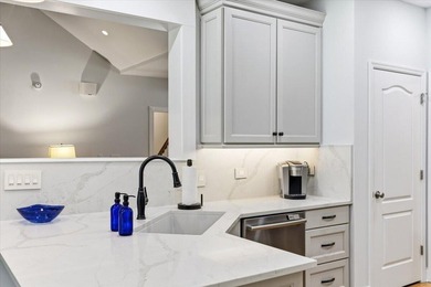 Beautifully maintained one-owner home in a quiet, established - photo 17