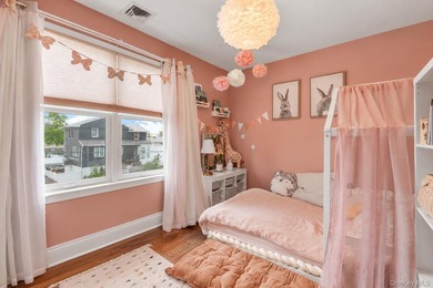 Welcome to 27 Radcliffe Rd, an immaculate and meticulously - photo 17