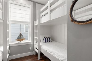 ''Southern Comfort'' is a 5-bedroom home with a carriage house - photo 27