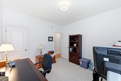 Beautifully maintained one-owner home in a quiet, established - photo 31