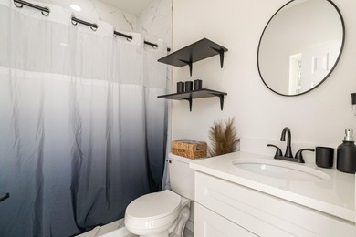 Modern Farmhouse on a Corner Lot, walking Distance to the Boat - photo 31