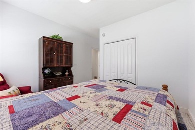 Beautifully maintained one-owner home in a quiet, established - photo 33
