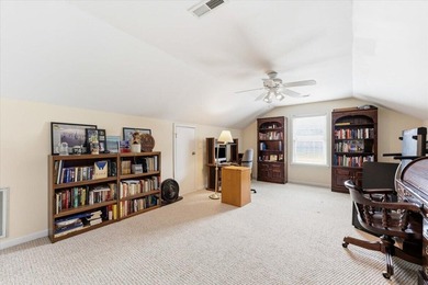 Beautifully maintained one-owner home in a quiet, established - photo 36