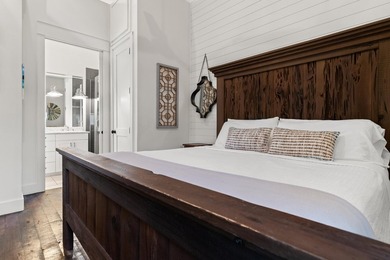 ''Southern Comfort'' is a 5-bedroom home with a carriage house - photo 48