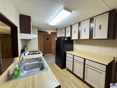 Looking for Lake life? This well-groomed 2-bedroom, 1.5 bathroom - photo 11