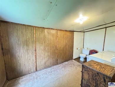 Looking for Lake life? This well-groomed 2-bedroom, 1.5 bathroom - photo 15