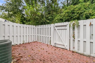 Welcome to your dream home! This beautifully renovated - photo 32